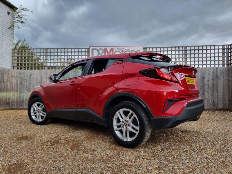 Toyota C-HR view 4