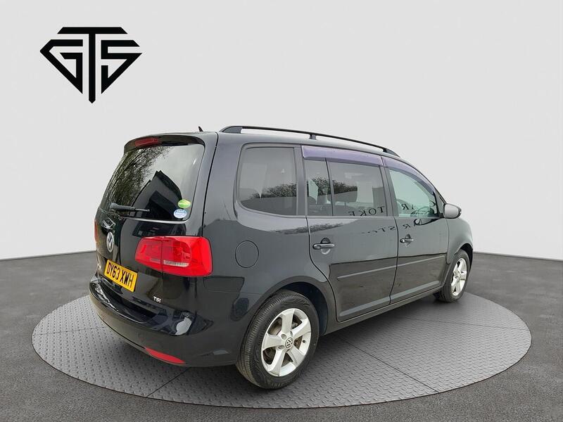 Volkswagen Touran view 3