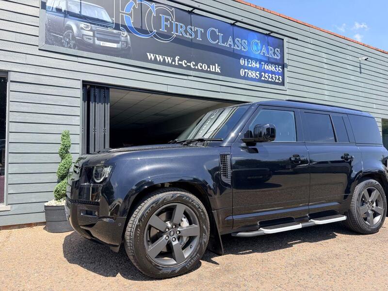 Land Rover Defender 110 view 6