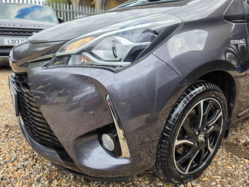 Toyota Yaris 1.5 VVT-h Design E-CVT Euro 6 (s/s) 5dr thumbnail 9