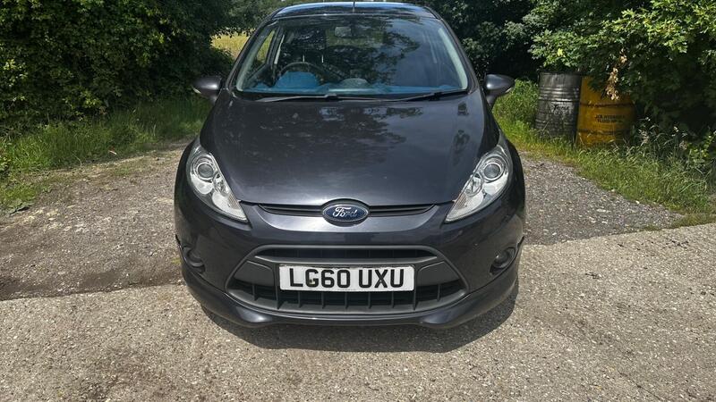2010 Ford Fiesta — photo 2