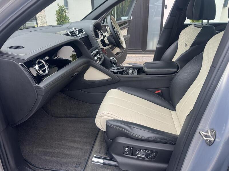 Bentley Bentayga view 7