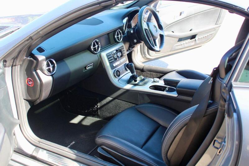 Mercedes-Benz SLK view 3