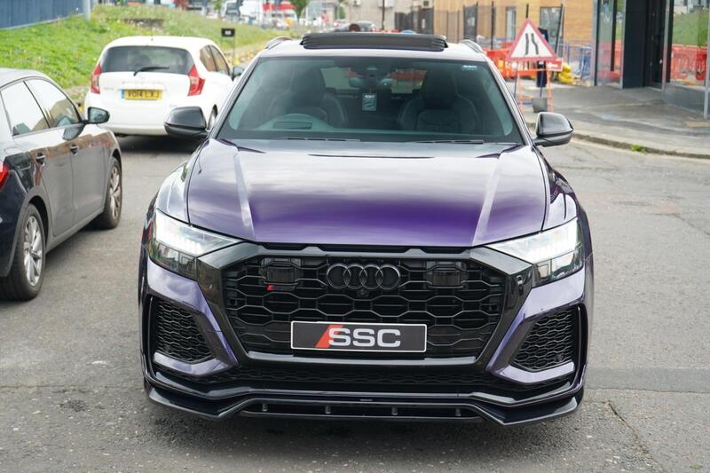 Audi RS Q8 view 5