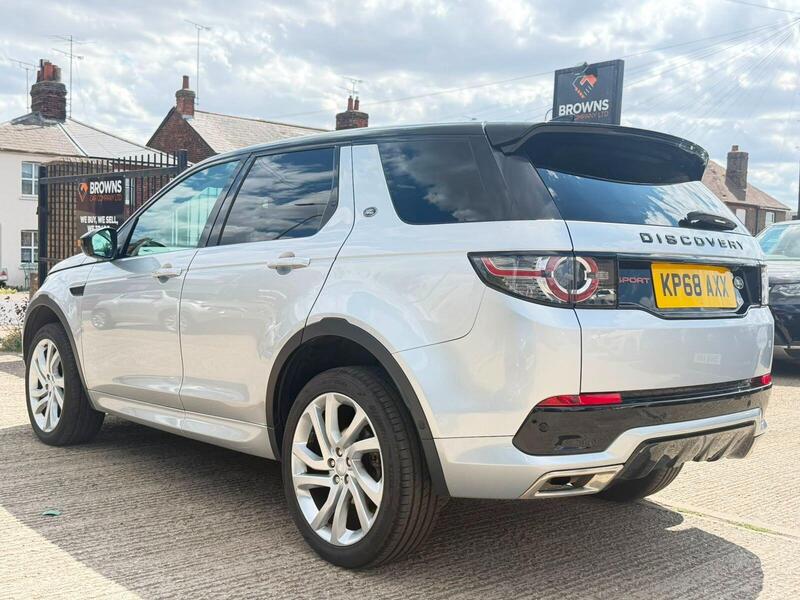 Land Rover Discovery Sport view 4