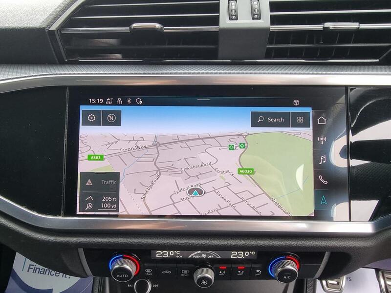 Audi Q3 view 3