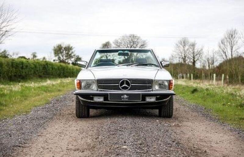 Mercedes-Benz 280 SL view 4