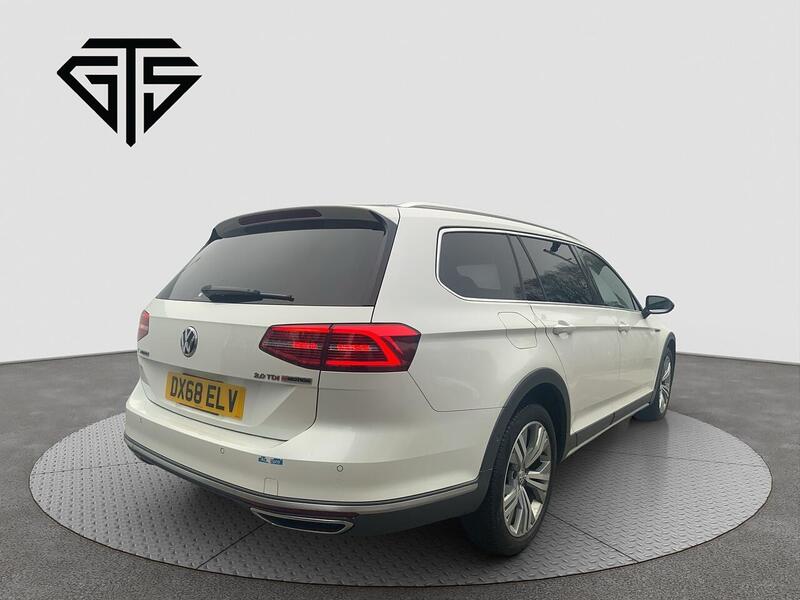 Volkswagen Passat view 3