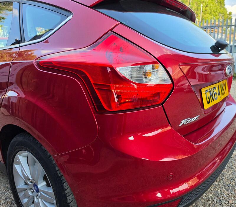 Ford Focus 1.0T EcoBoost Titanium Navigator Euro 5 (s/s) 5dr thumbnail 14