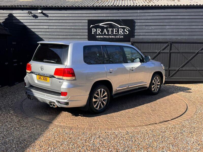 Toyota Land Cruiser view 7