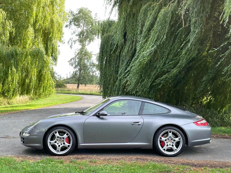 Porsche 911 view 4