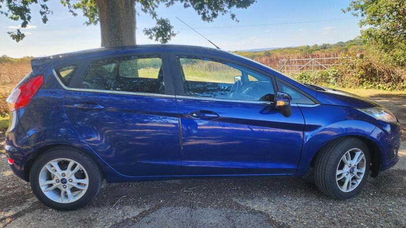 2015 Ford Fiesta — photo 14