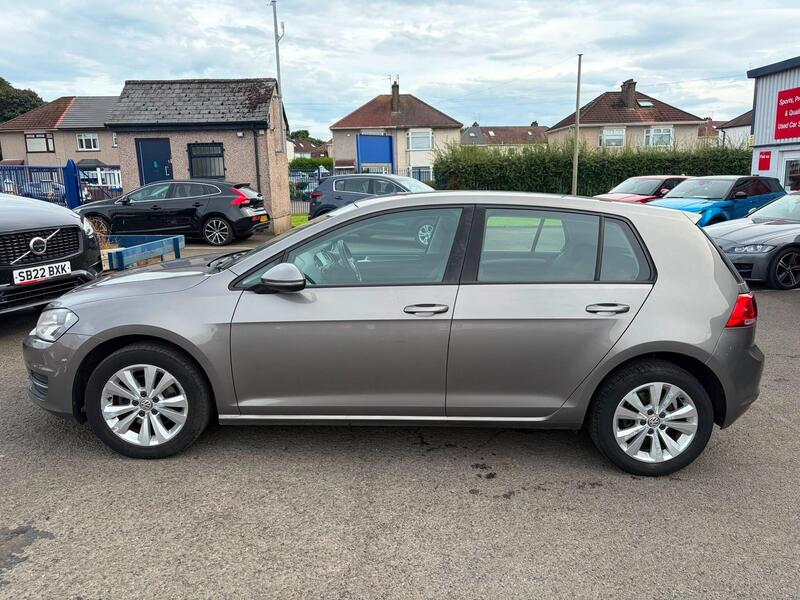 Volkswagen Golf view 2