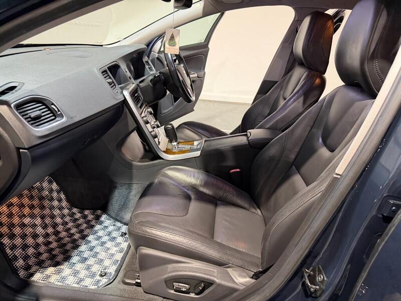 Volvo S60 view 5