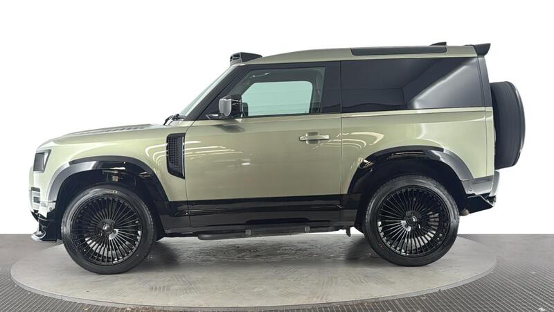Land Rover Defender 90 view 7