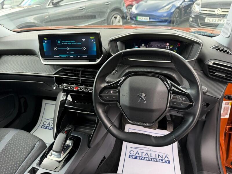 Peugeot E-2008 view 4