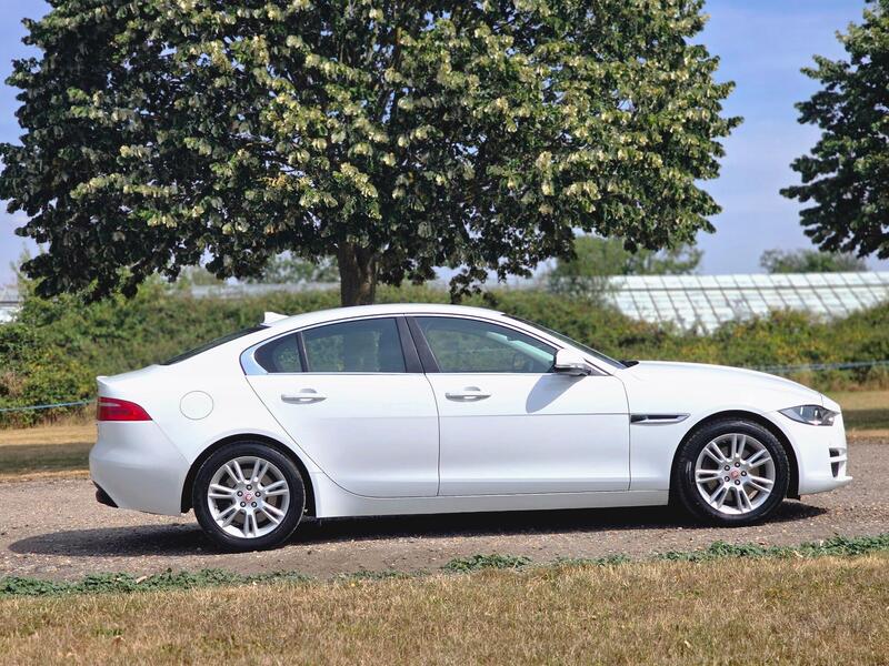 Jaguar Xe view 3