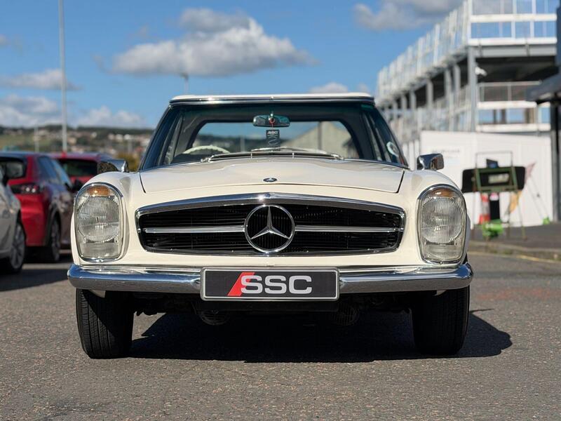 Mercedes-Benz E view 6