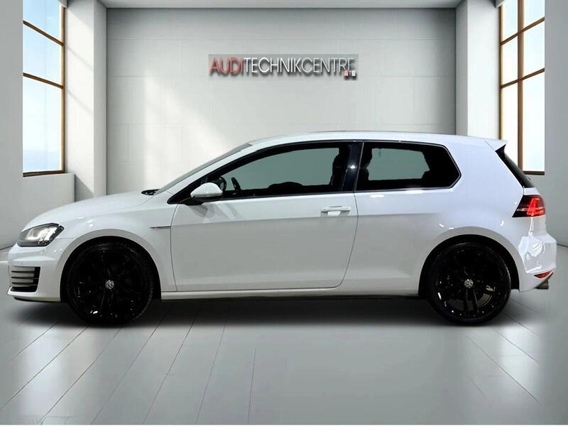 Volkswagen Golf view 3