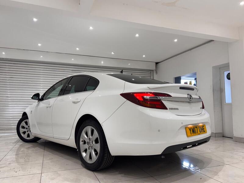 Vauxhall Insignia view 4