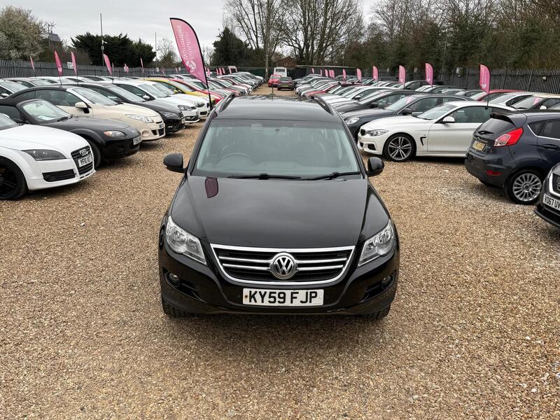 Volkswagen Tiguan view 2