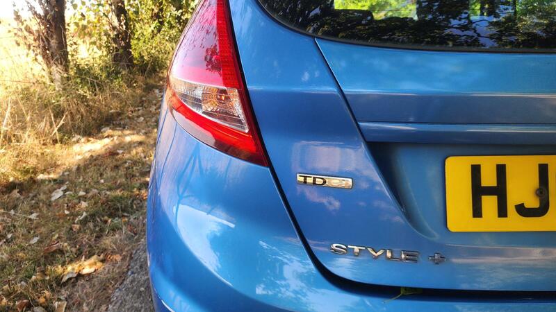 2009 Ford Fiesta — photo 22
