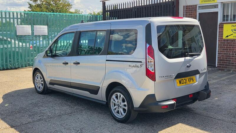 Ford Grand Tourneo Connect view 5