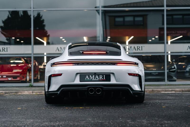 Porsche 911 view 7