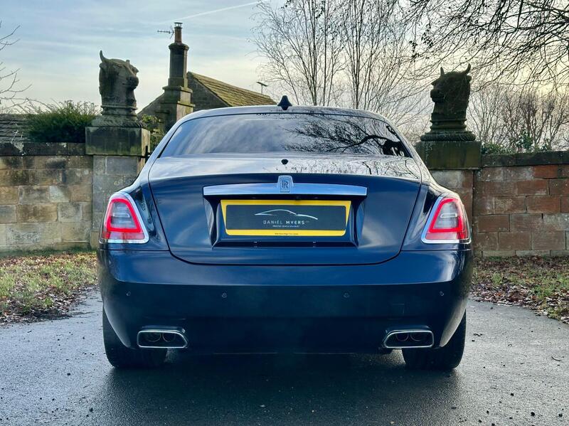 Rolls-Royce Ghost view 5