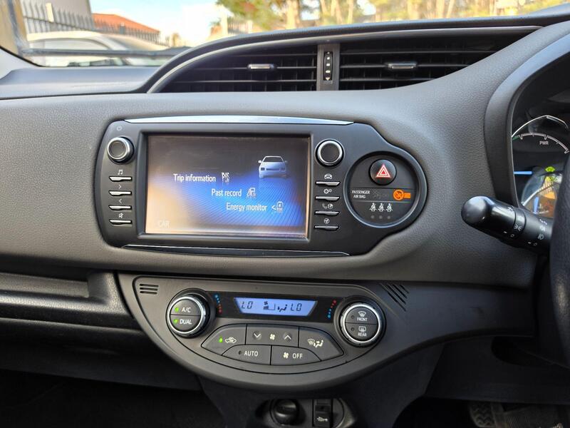 Toyota Yaris 1.5 VVT-h Icon Tech E-CVT Euro 6 (s/s) 5dr thumbnail 34