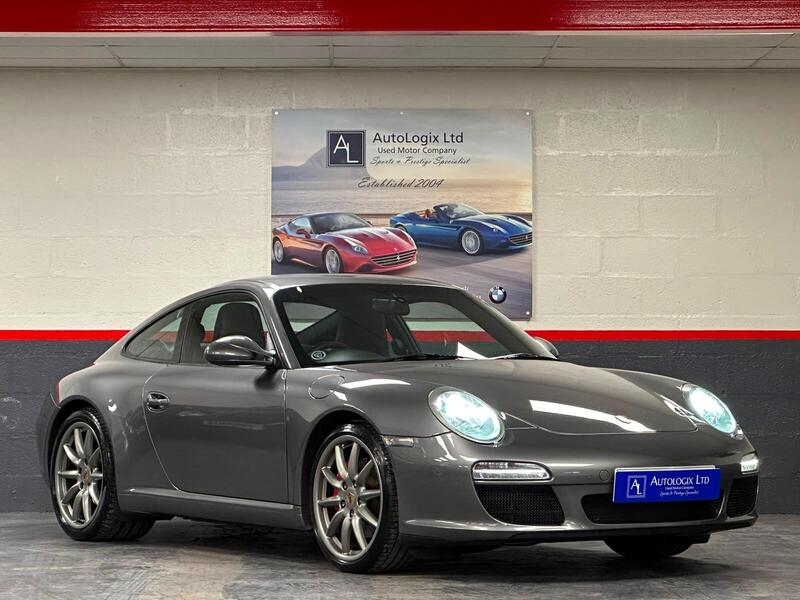 Porsche 911 view 6