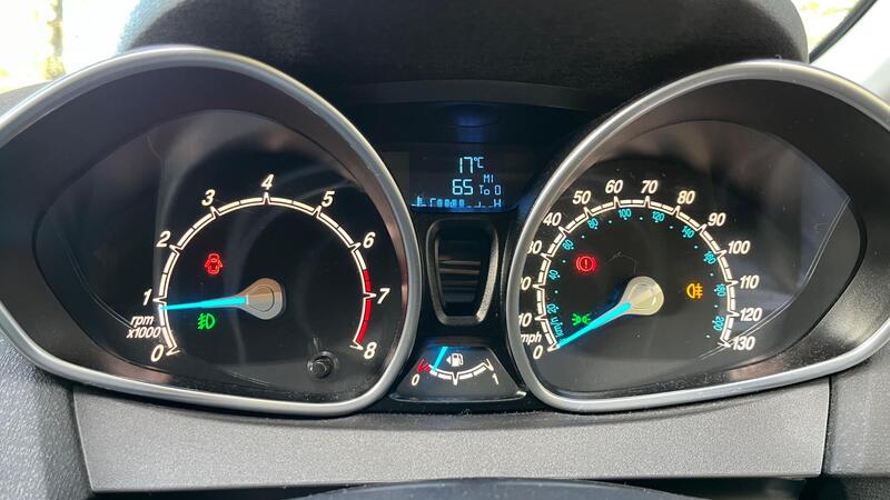 2013 Ford Fiesta — photo 33