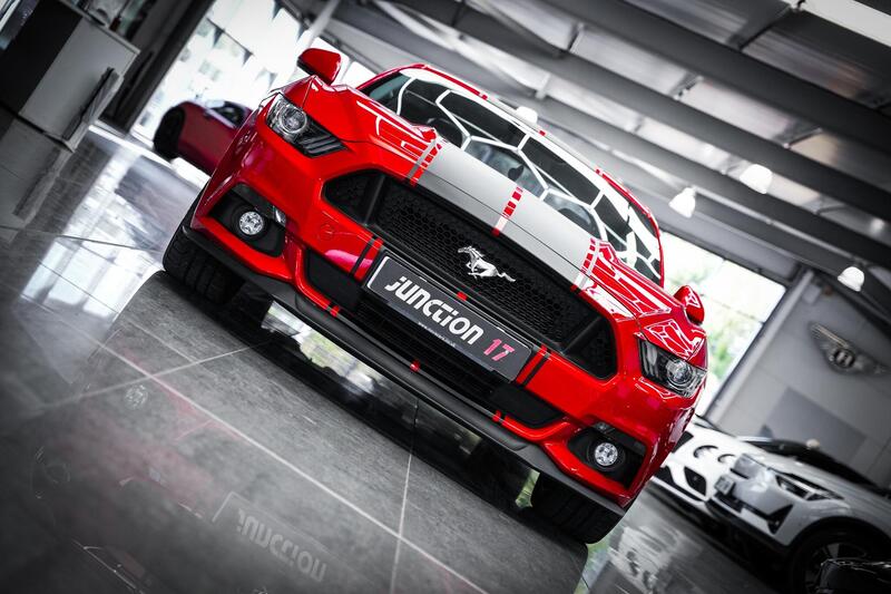 Ford Mustang view 4