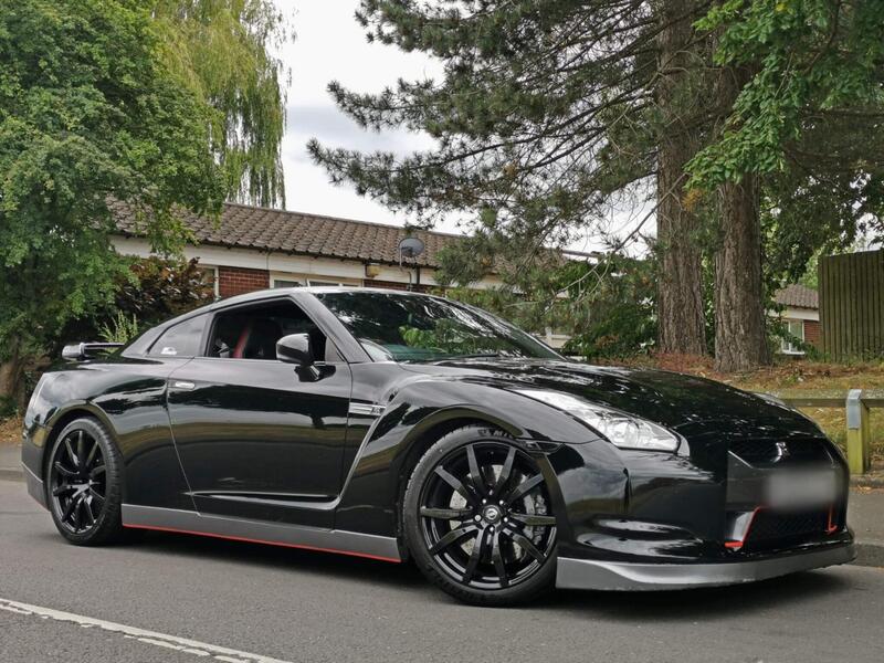 Nissan GT-R