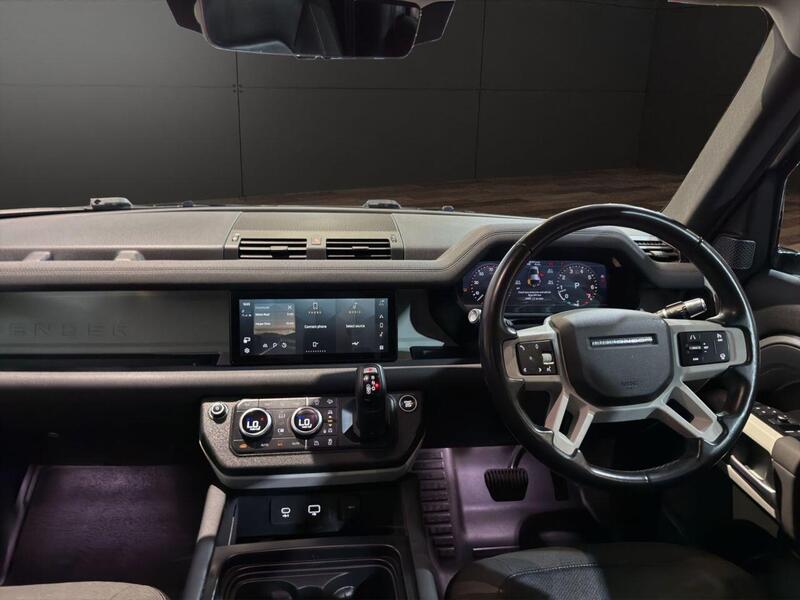 Land Rover Defender 110 view 7