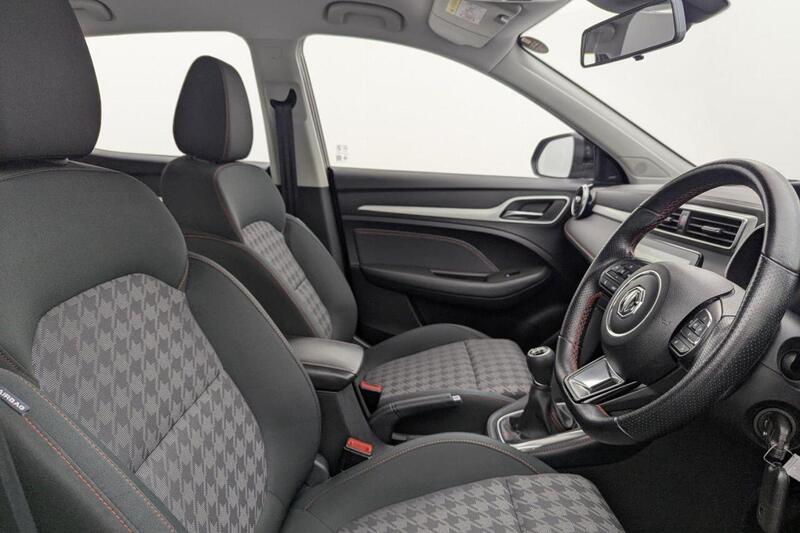 MG MG ZS view 3