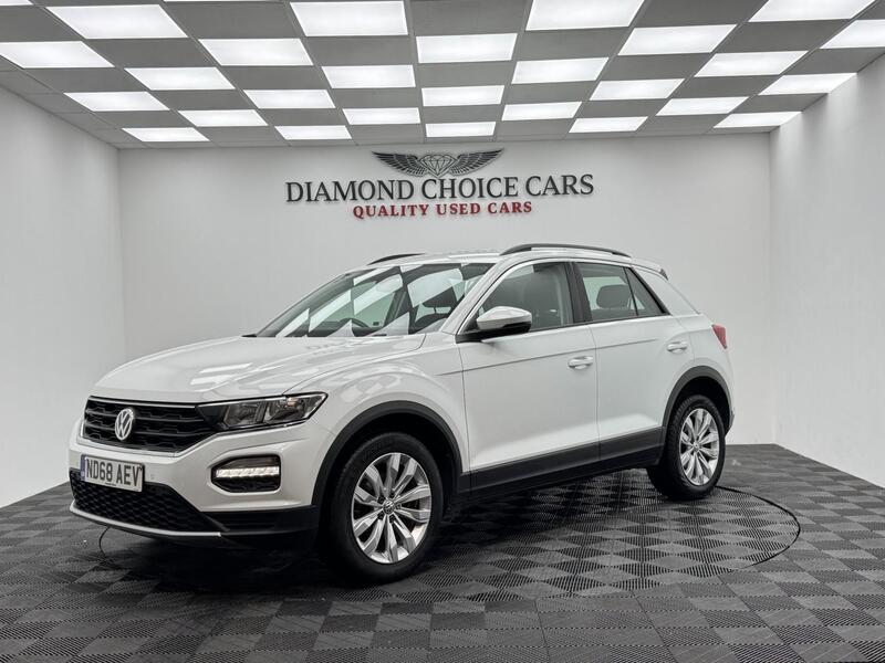 Volkswagen T-Roc view 3