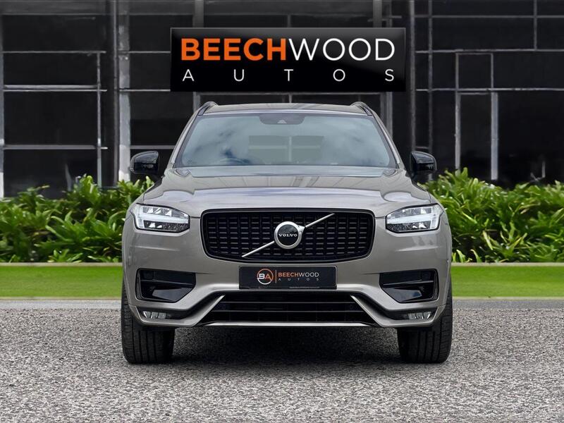 Volvo XC90 view 3