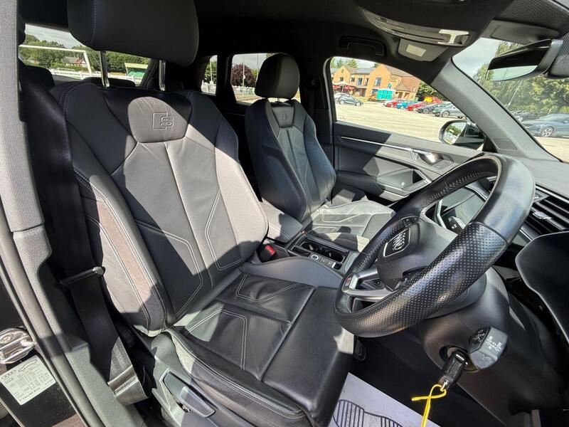 Audi Q3 view 3