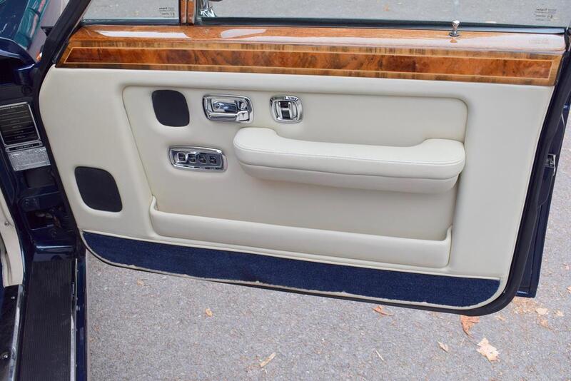 Rolls-Royce Silver Spirit view 7