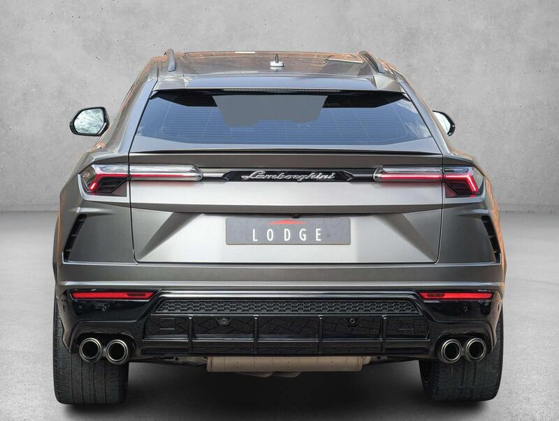 Lamborghini Urus view 6