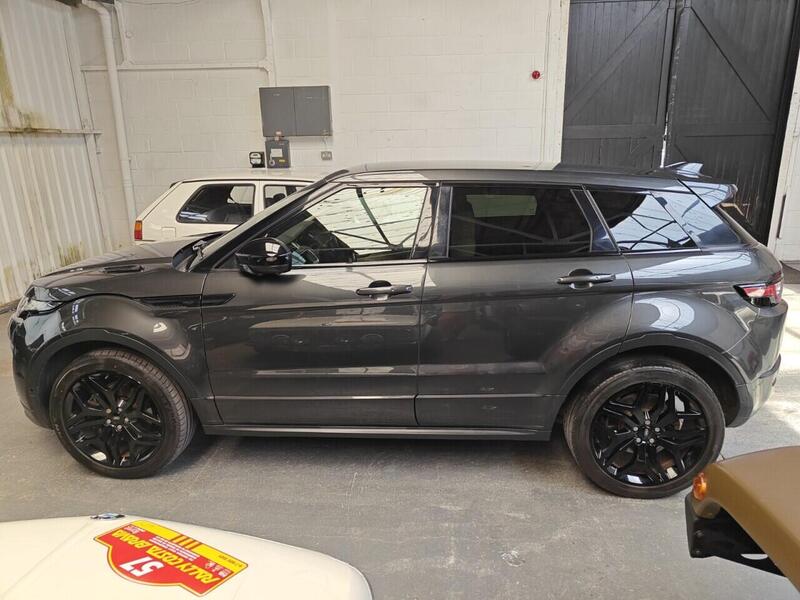 Land Rover Range Rover Evoque view 2
