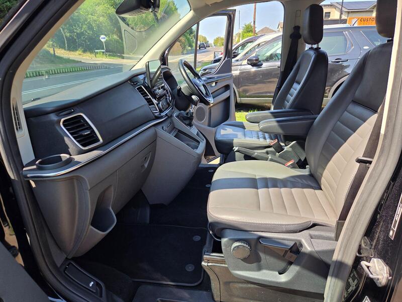 Ford Tourneo Custom view 2