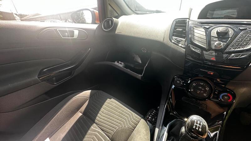 2014 Ford Fiesta — photo 11