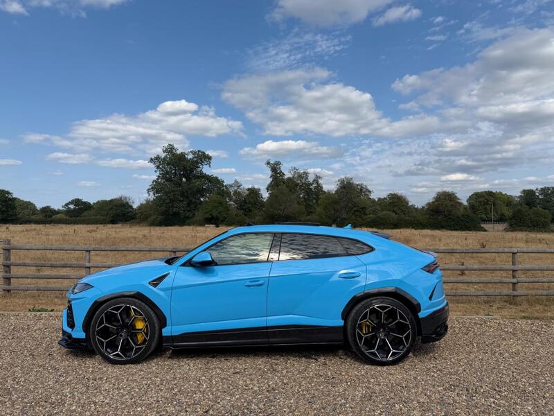 Lamborghini Urus view 2