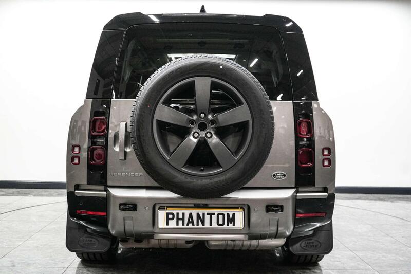 Land Rover Defender 130 view 4
