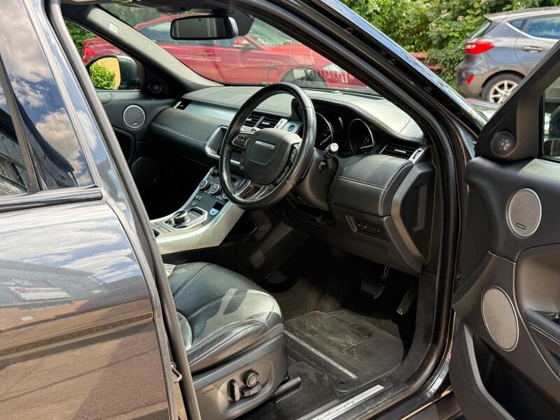 Land Rover Range Rover Evoque view 2