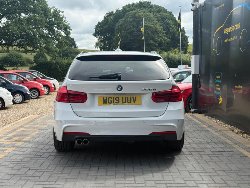 BMW 3 Series view 4
