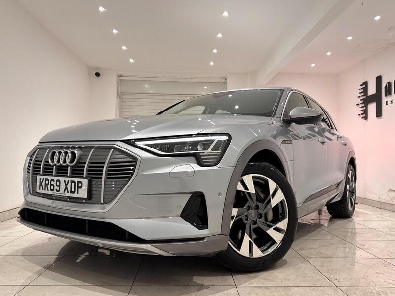 Audi Audi e-tron view 3