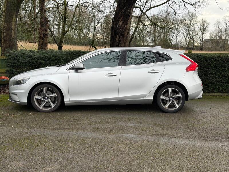 Volvo V40 view 5
